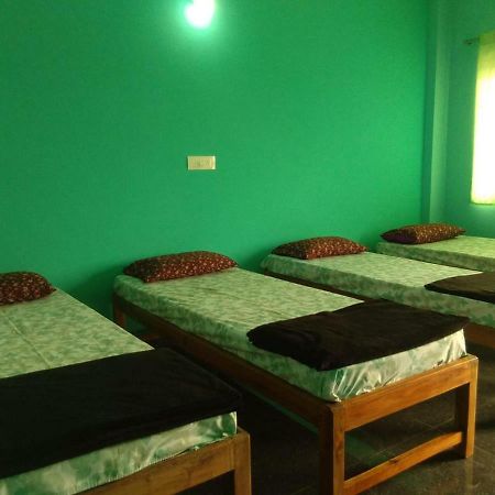 M G Cottage & Dormitory Gokarna  Luaran gambar