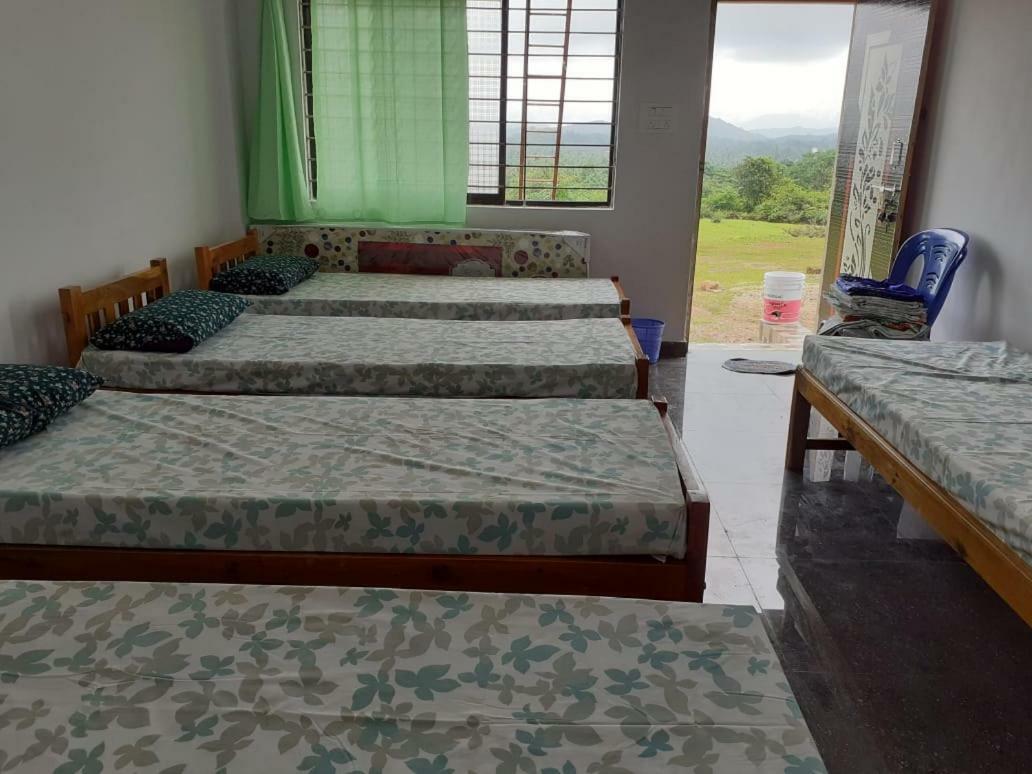 M G Cottage & Dormitory Gokarna  Luaran gambar