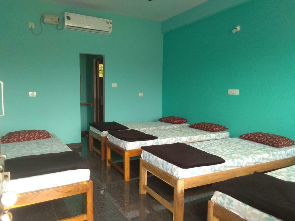 M G Cottage & Dormitory Gokarna  Luaran gambar