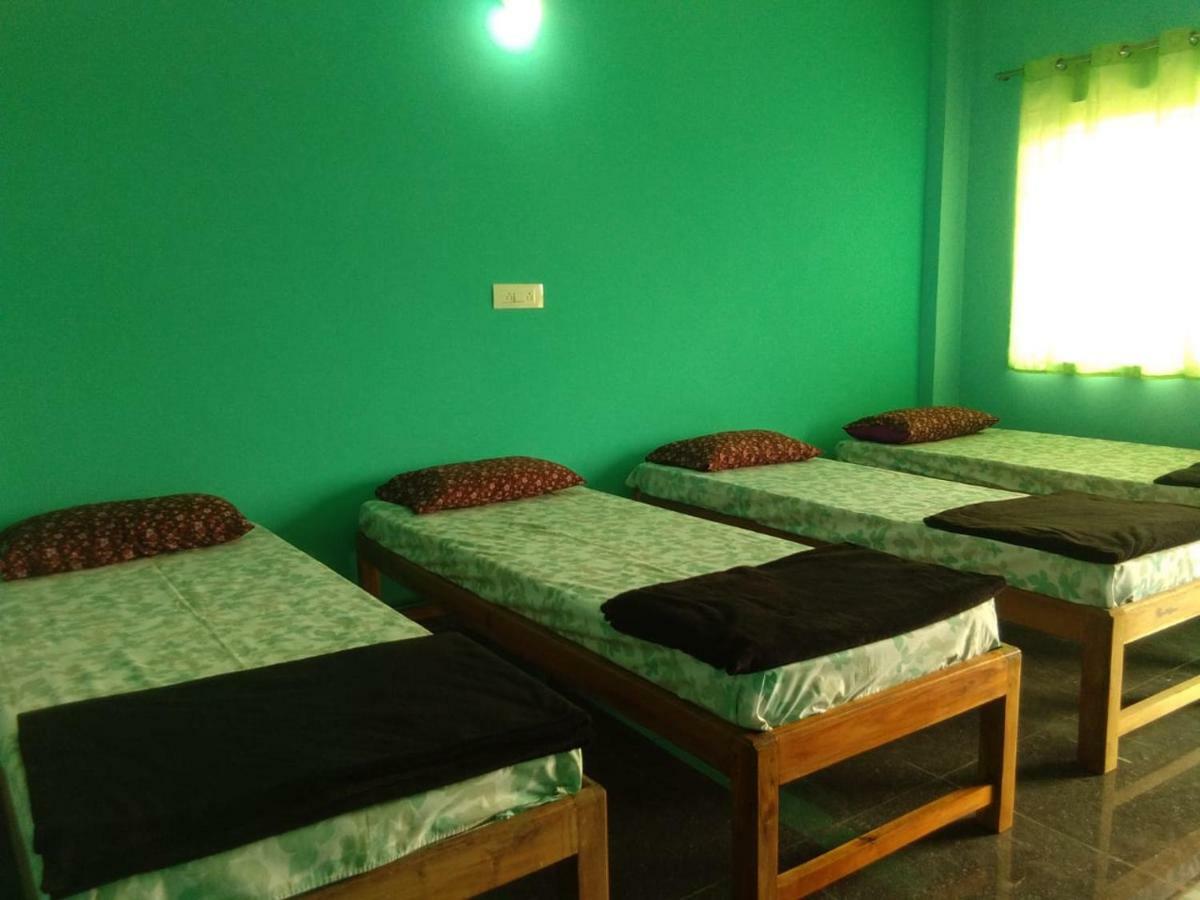 M G Cottage & Dormitory Gokarna  Luaran gambar
